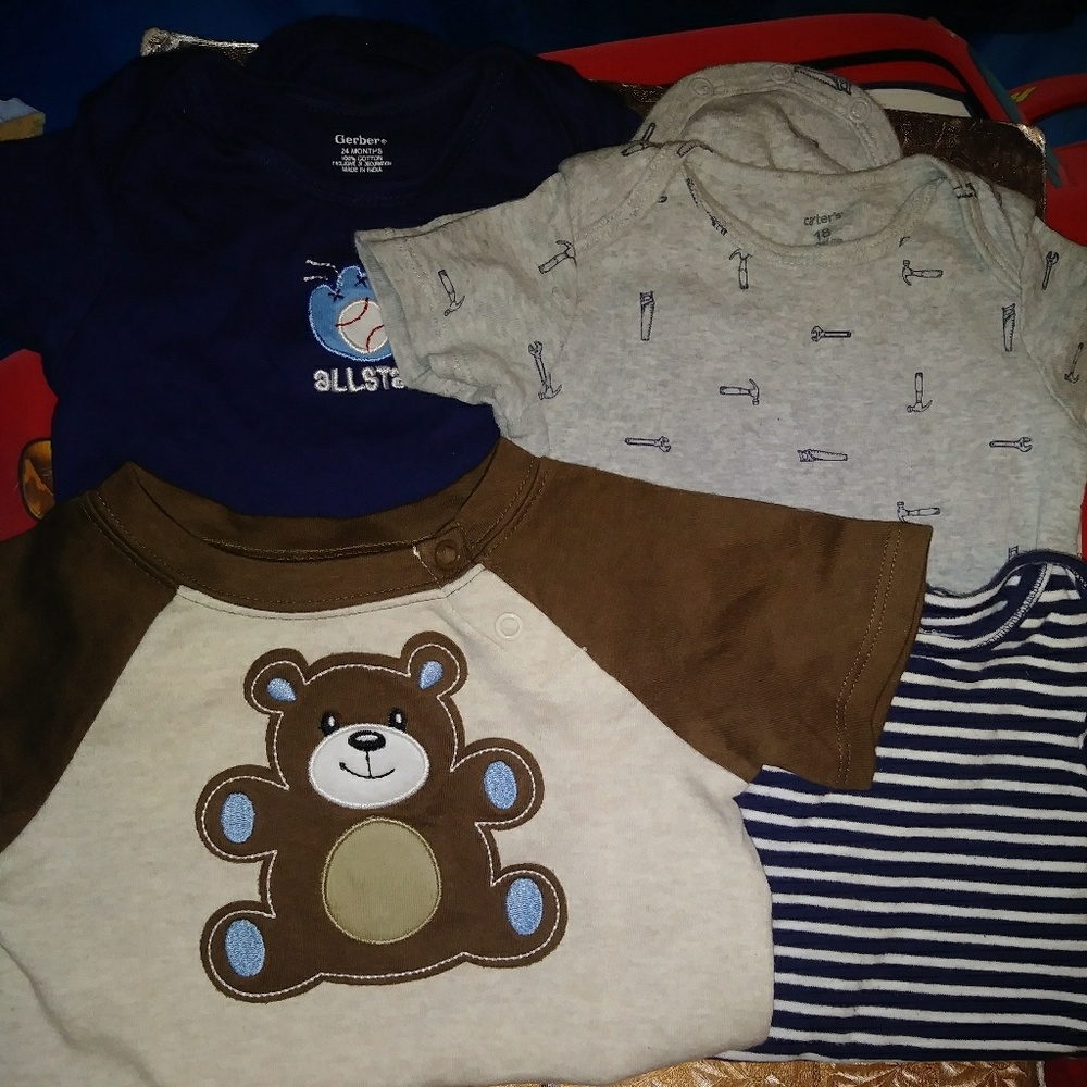 Boys lot of 4 onesies (9,12,18,24 months)